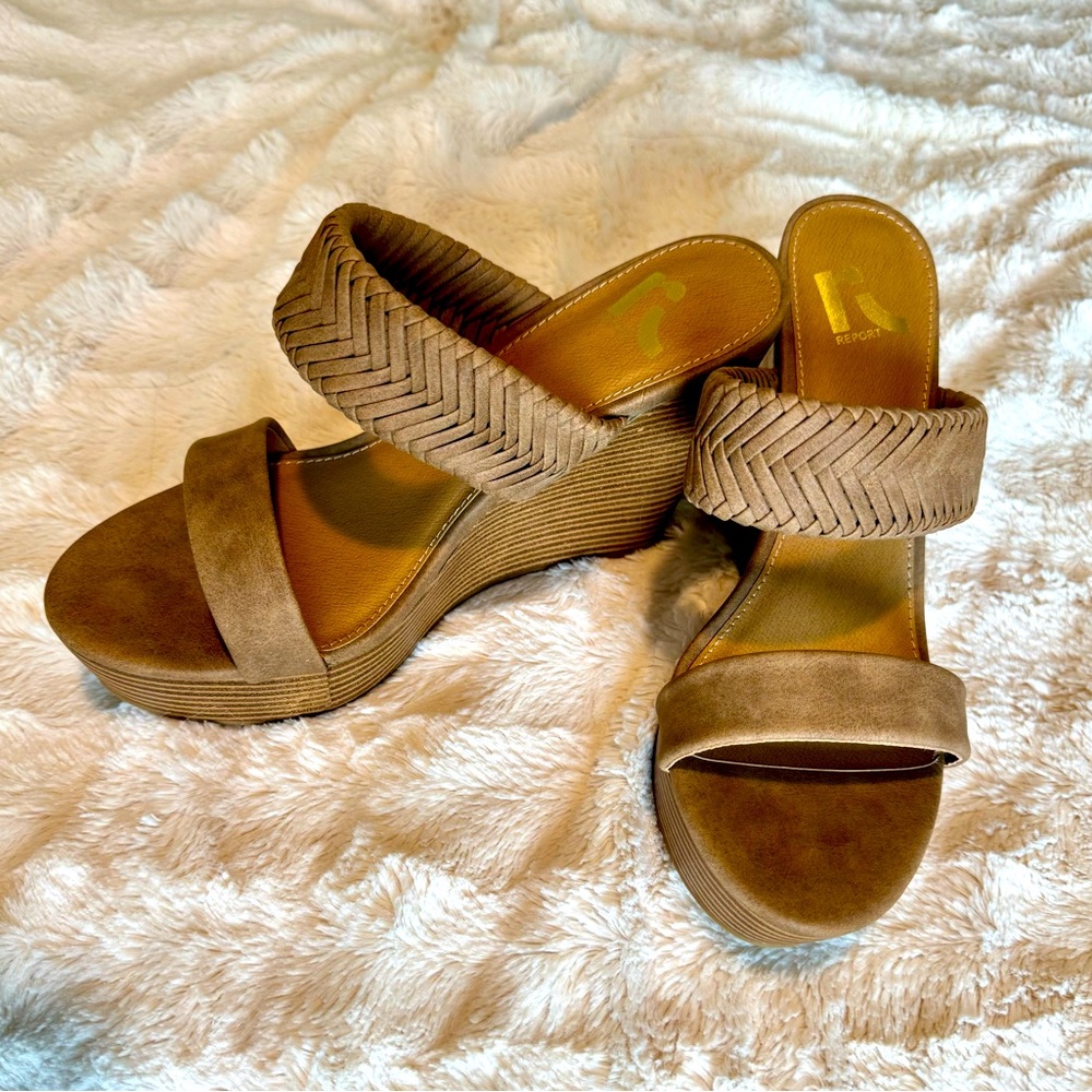 Report Women’s Wedge Sandal